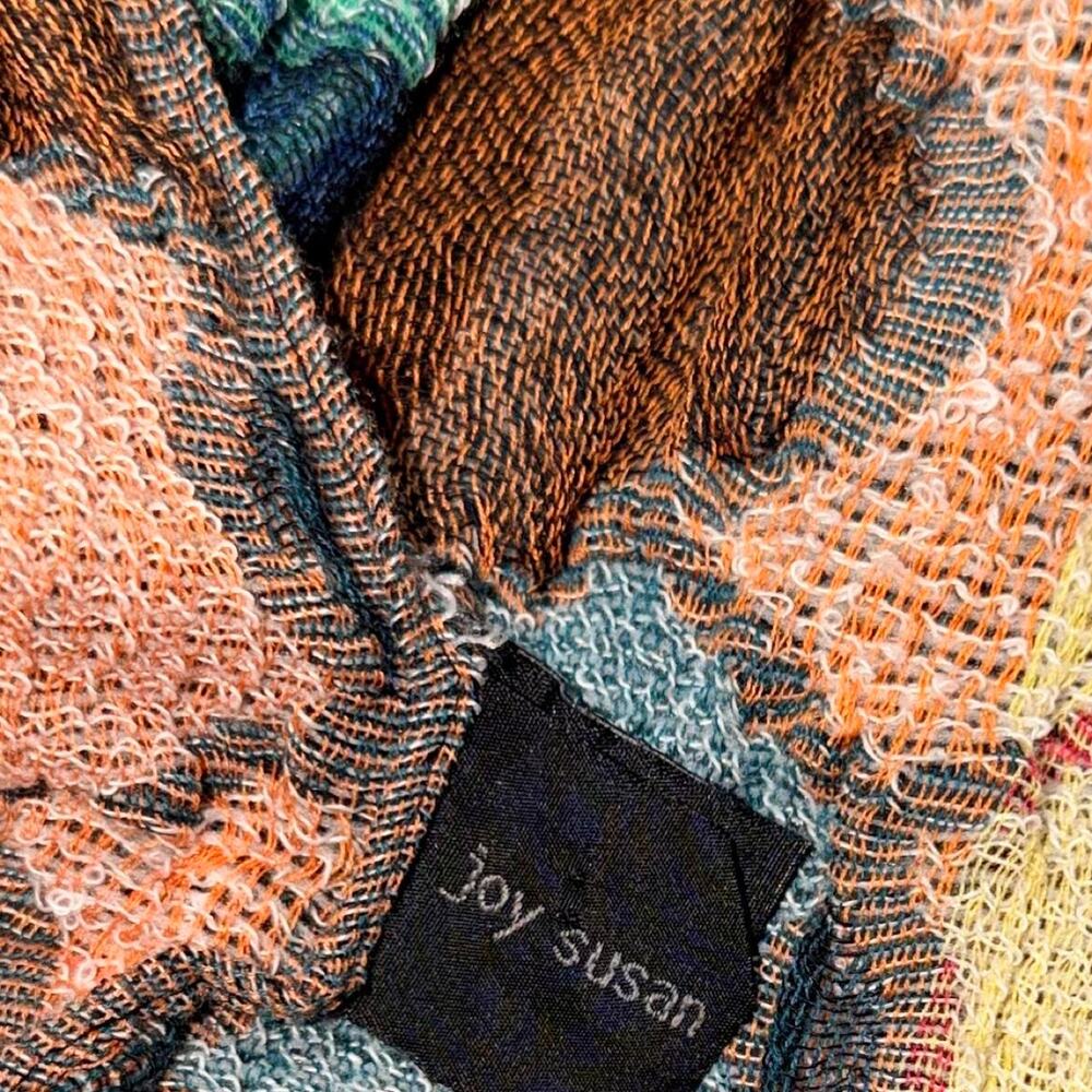 Multicolored hexagonal patterned scarf - Picture 2 of 4